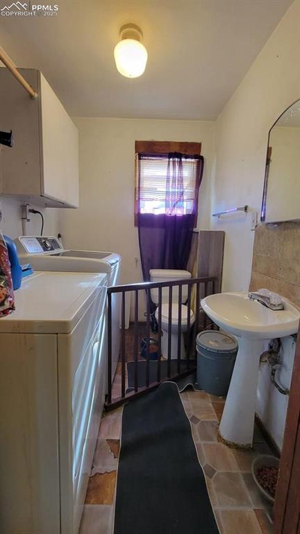 Image 7 of 13: Laundry