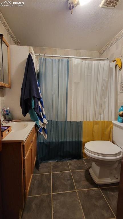 Image 8 of 13: Bathroom