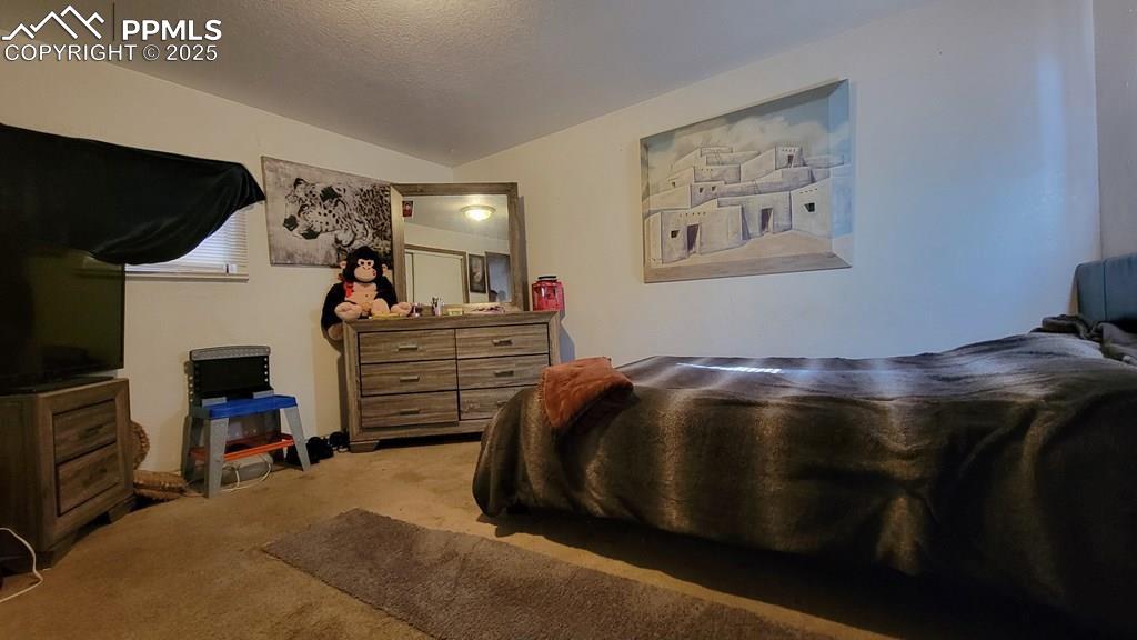 Image 9 of 13: Bedroom