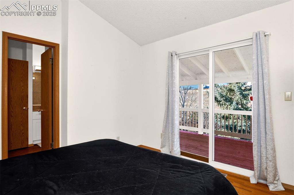 Image 19 of 31: Bedroom