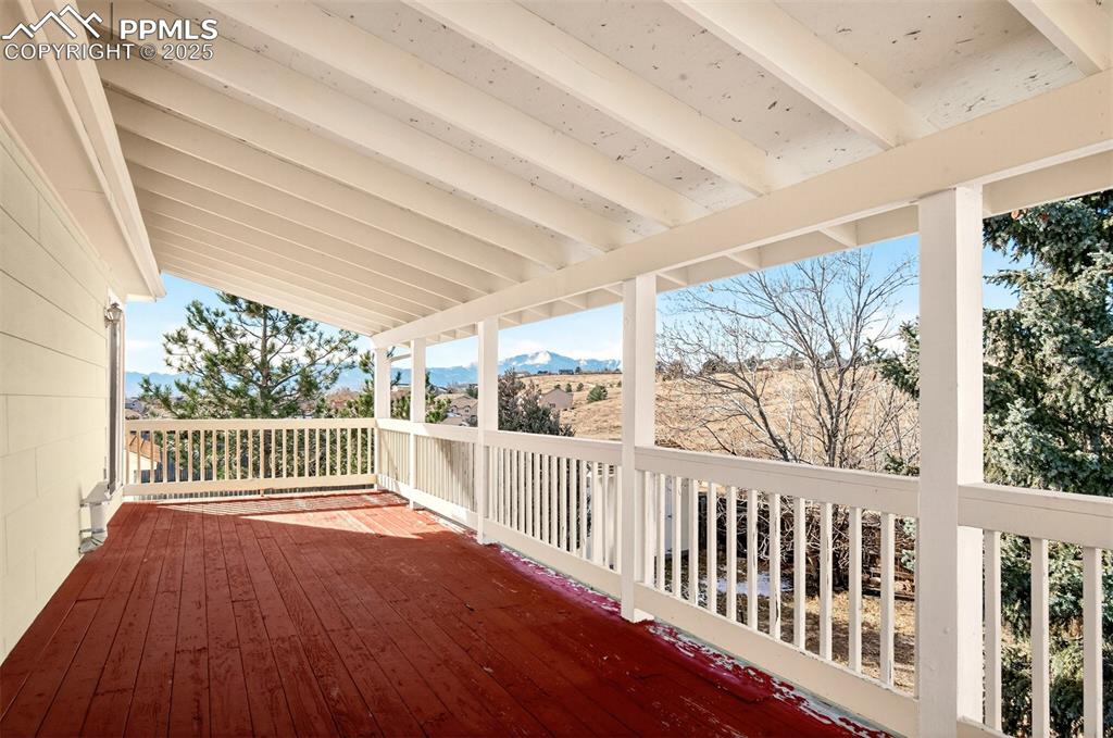 Image 23 of 31: Deck