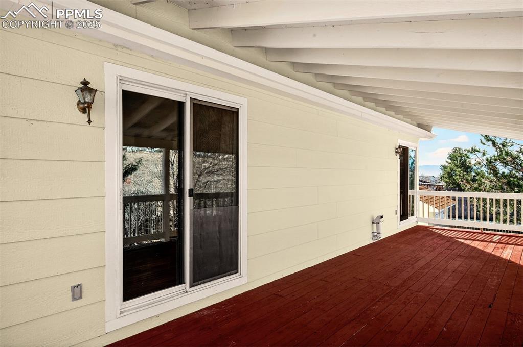 Image 24 of 31: Deck