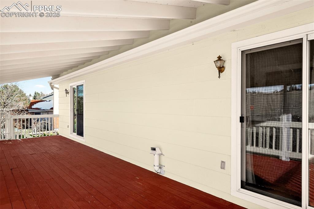 Image 25 of 31: Deck