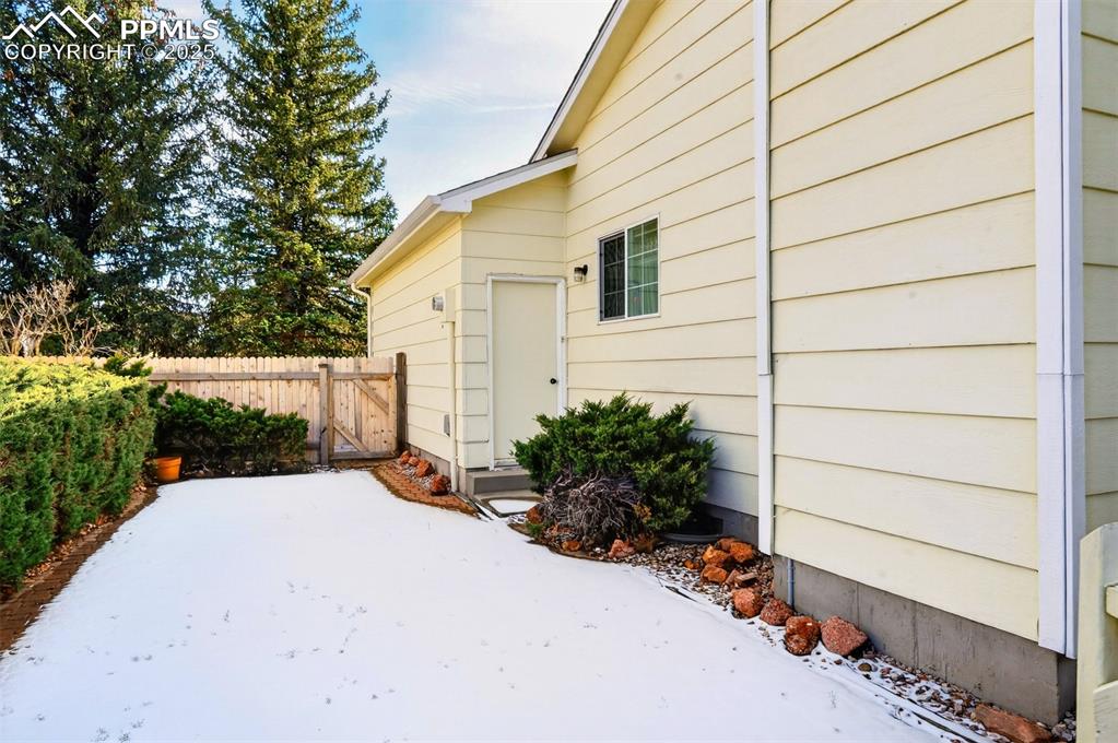 Image 26 of 31: Patio