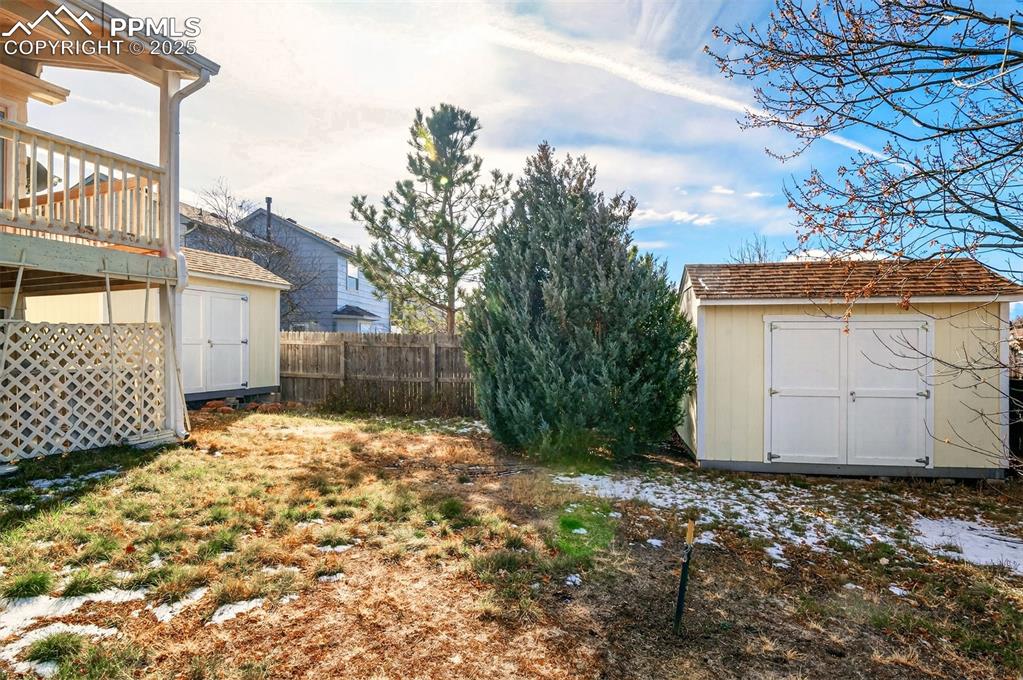 Image 29 of 31: Yard