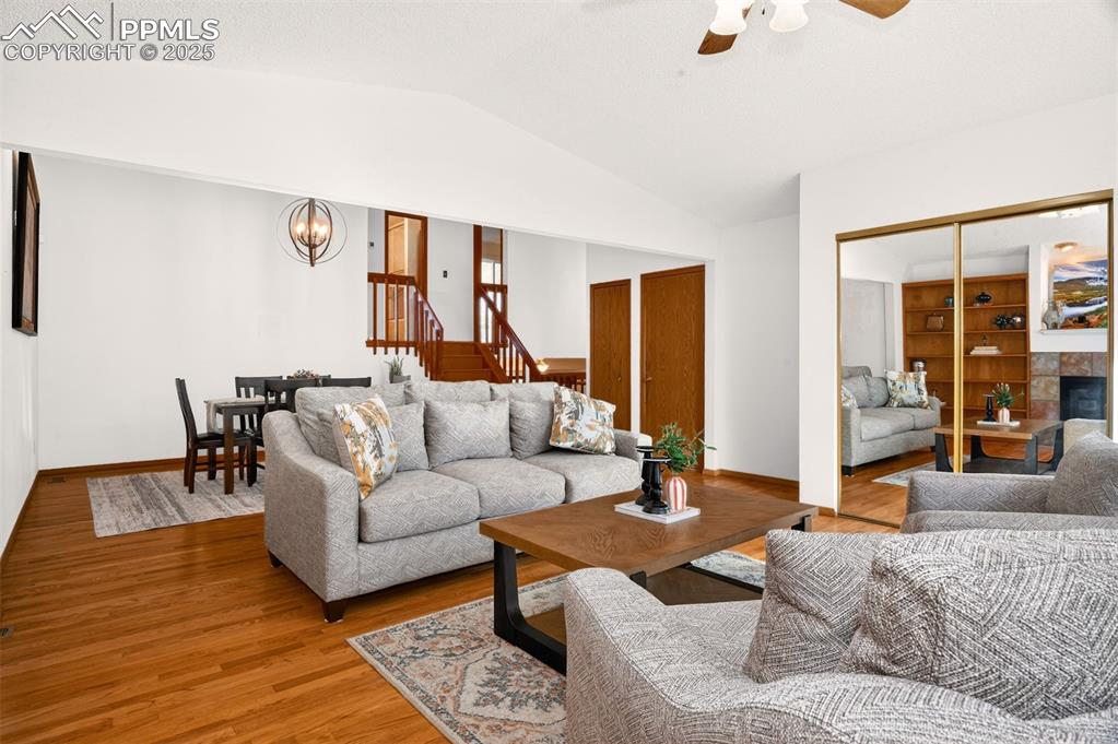 Image 3 of 31: Living Room