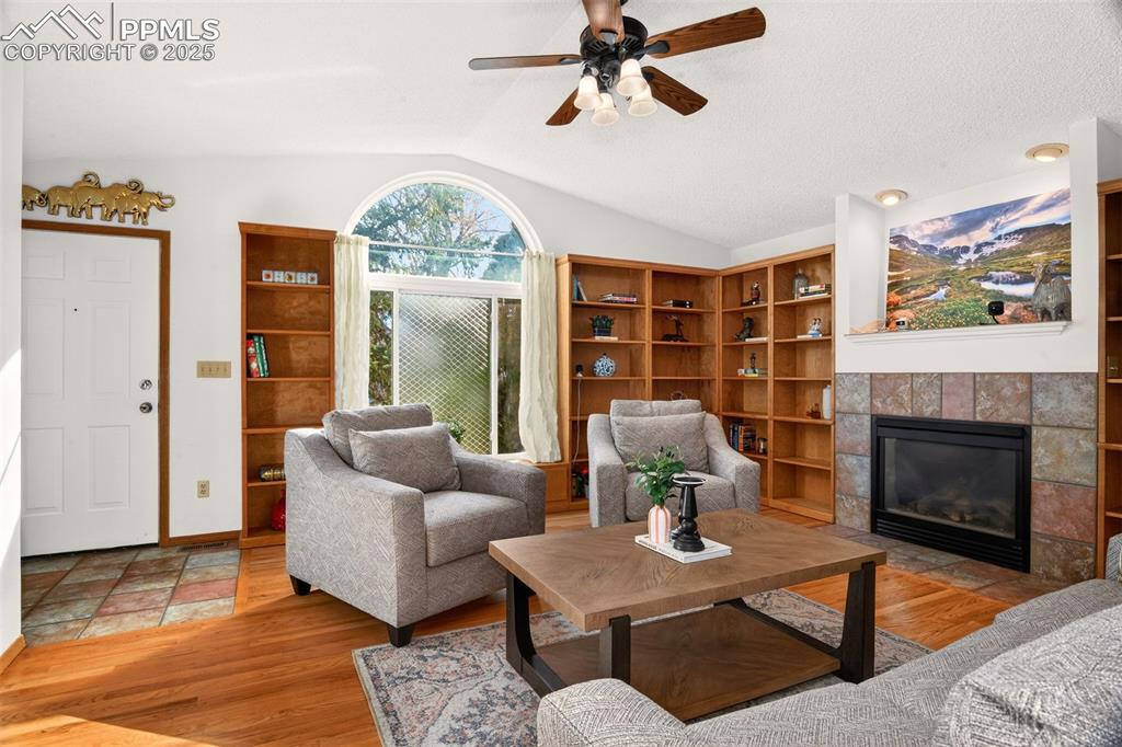 Image 5 of 31: Living Room