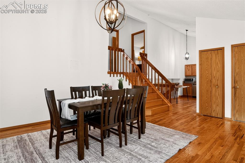 Image 7 of 31: Dining Area