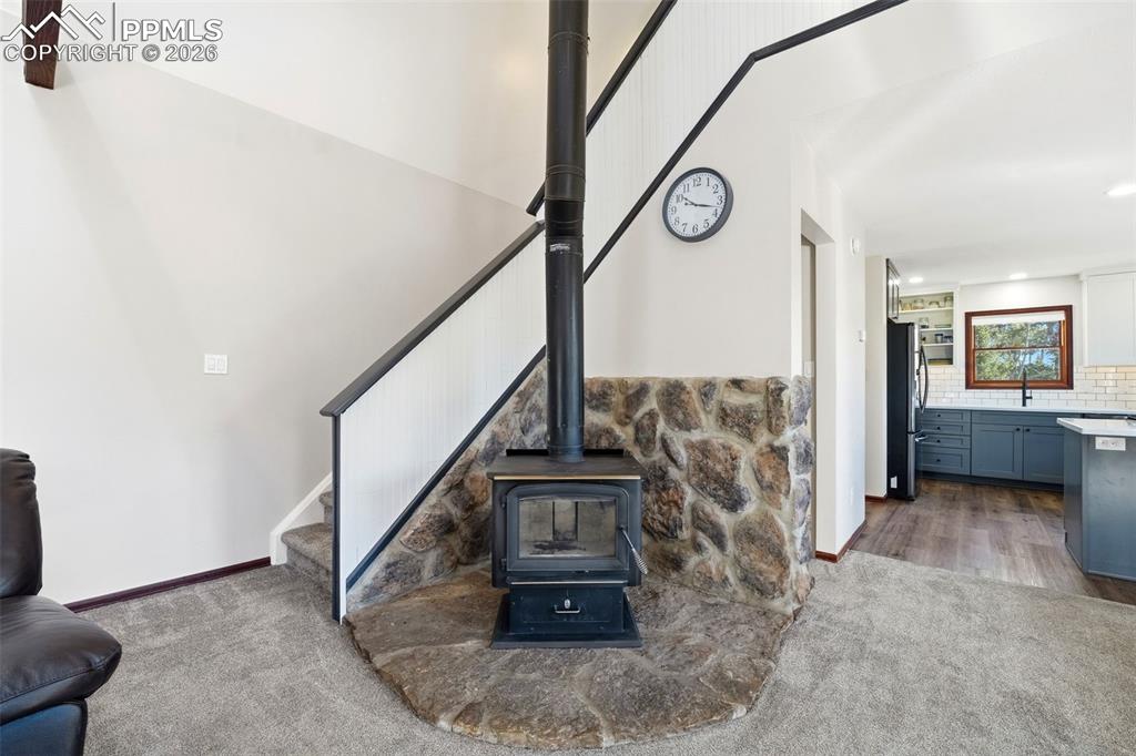 Image 14 of 50: Living Room