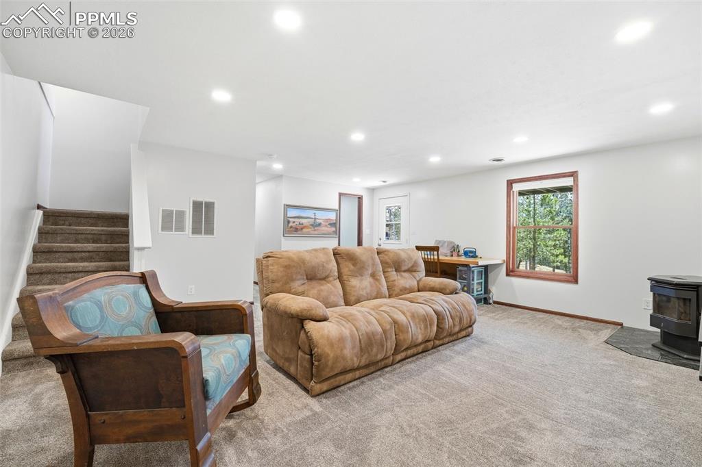 Image 20 of 50: Living Room