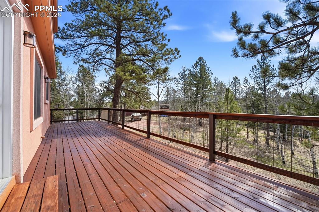 Image 28 of 50: Deck