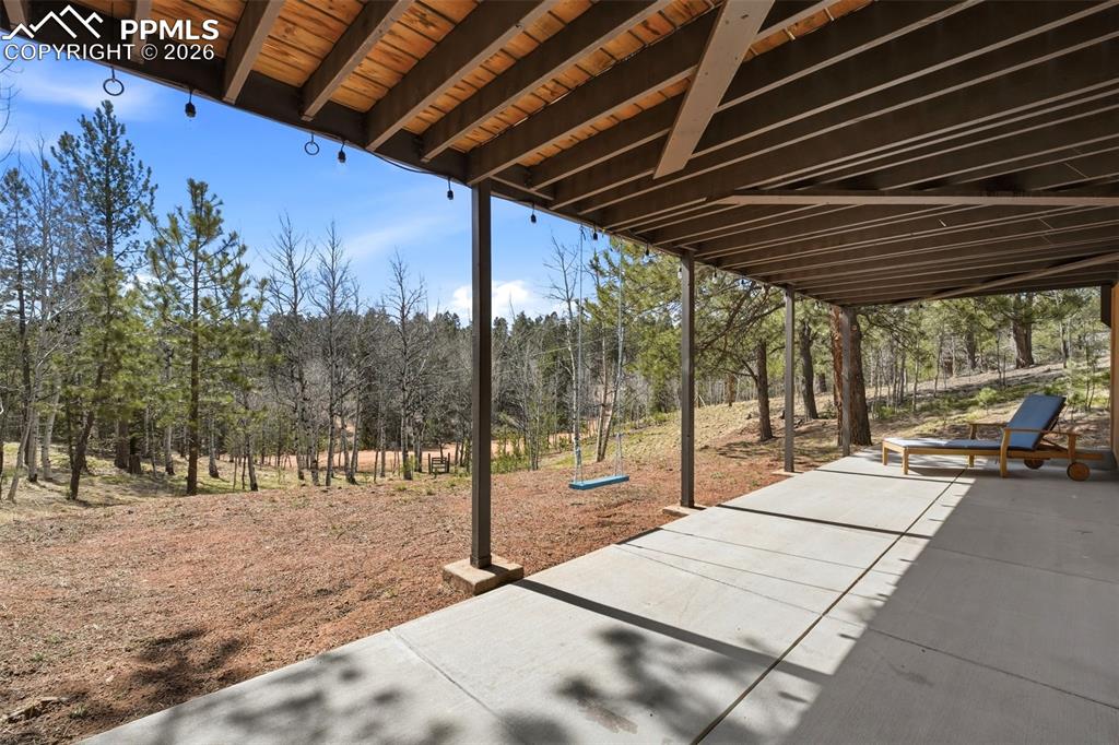 Image 33 of 50: Patio