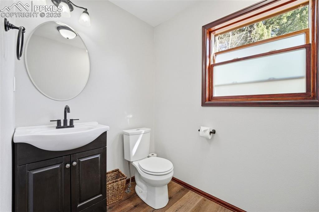 Image 5 of 50: Bathroom