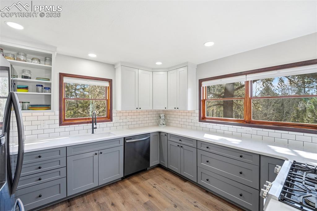 Image 6 of 50: Kitchen