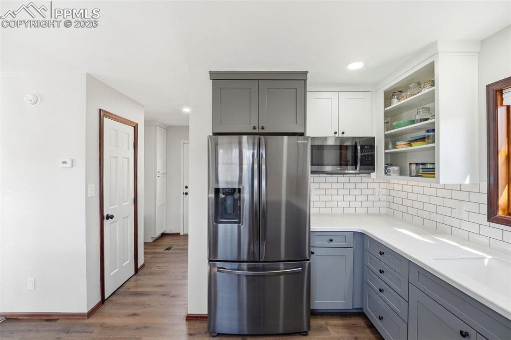 Image 7 of 50: Kitchen