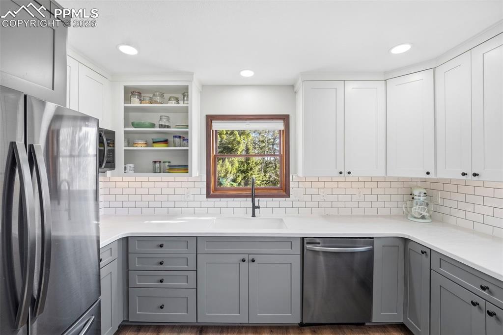 Image 8 of 50: Kitchen