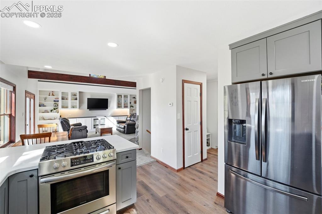 Image 9 of 50: Kitchen