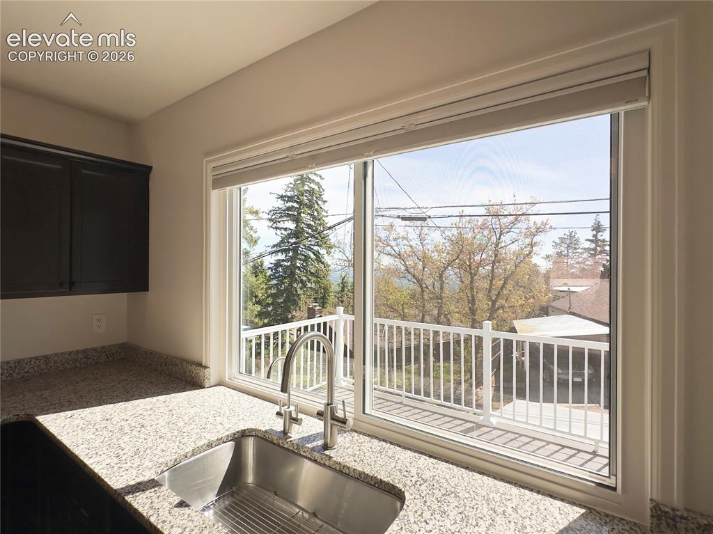 Image 14 of 38: Kitchen