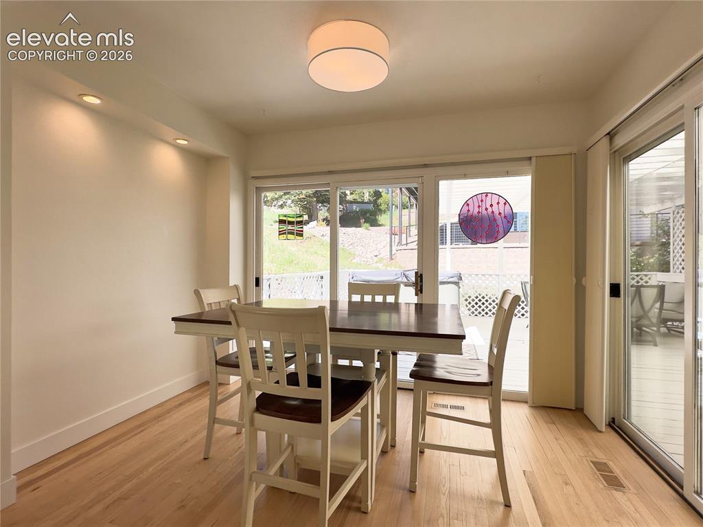 Image 16 of 38: Dining Area