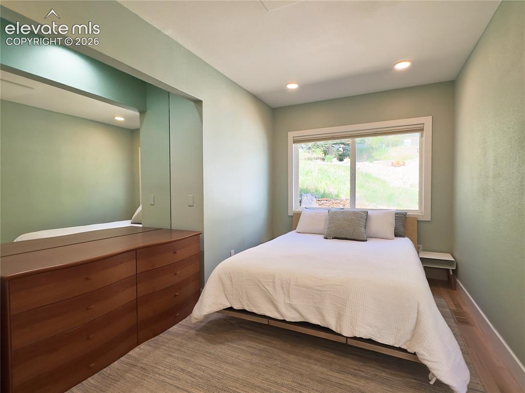Image 18 of 38: Bedroom