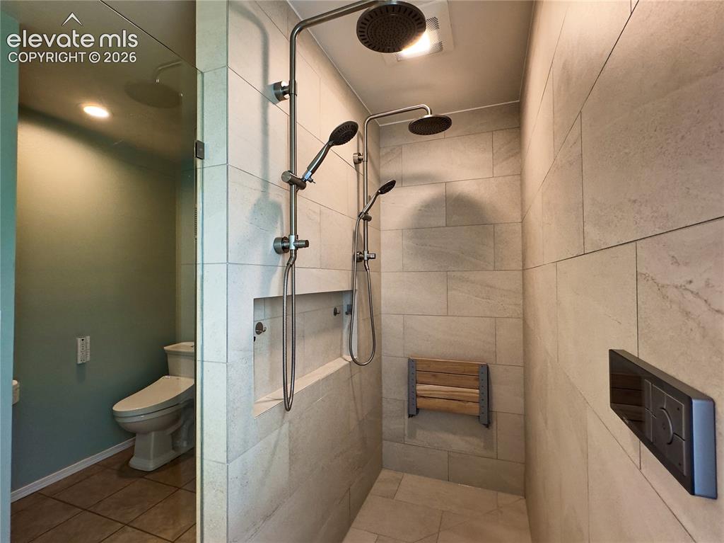 Image 20 of 38: Bathroom