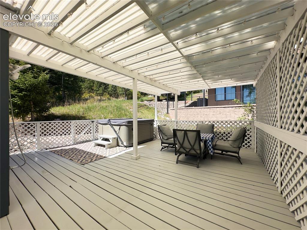Image 32 of 38: Deck