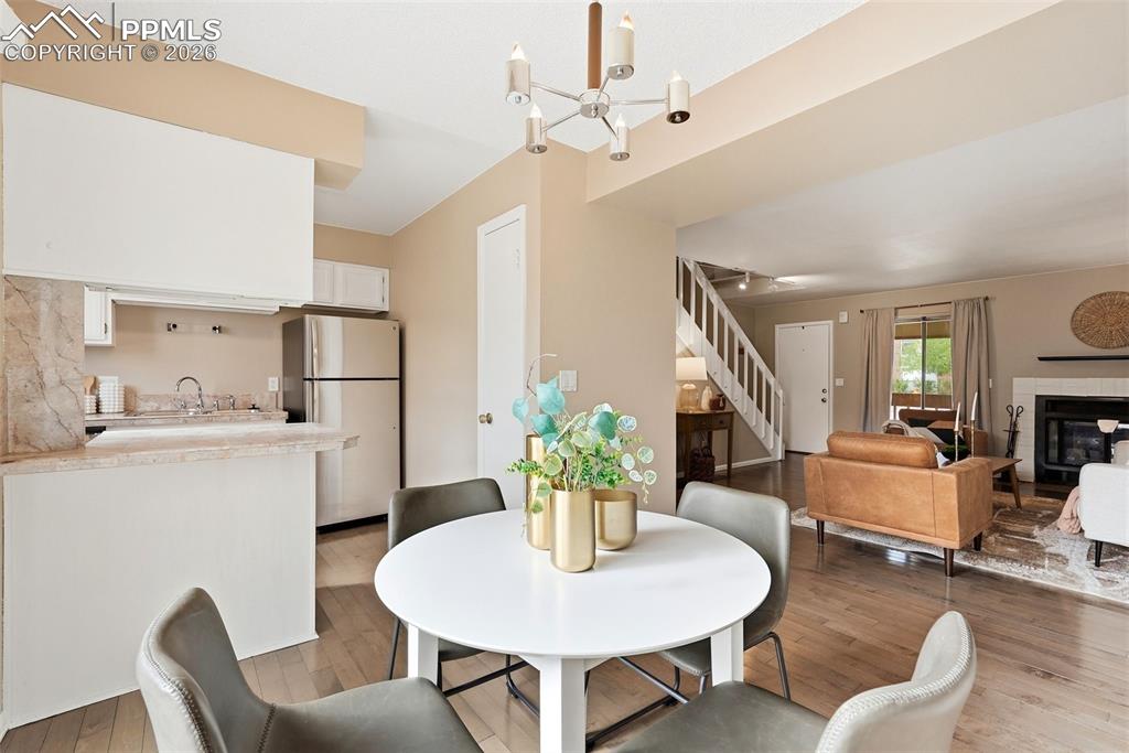 Image 12 of 33: Dining Area