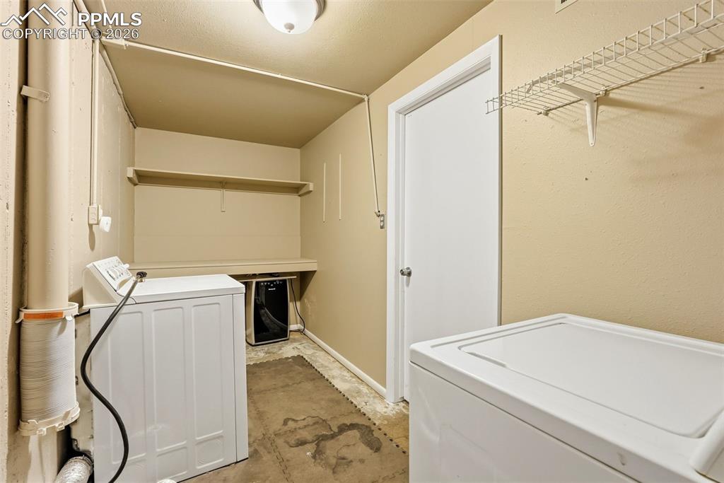 Image 25 of 33: Laundry