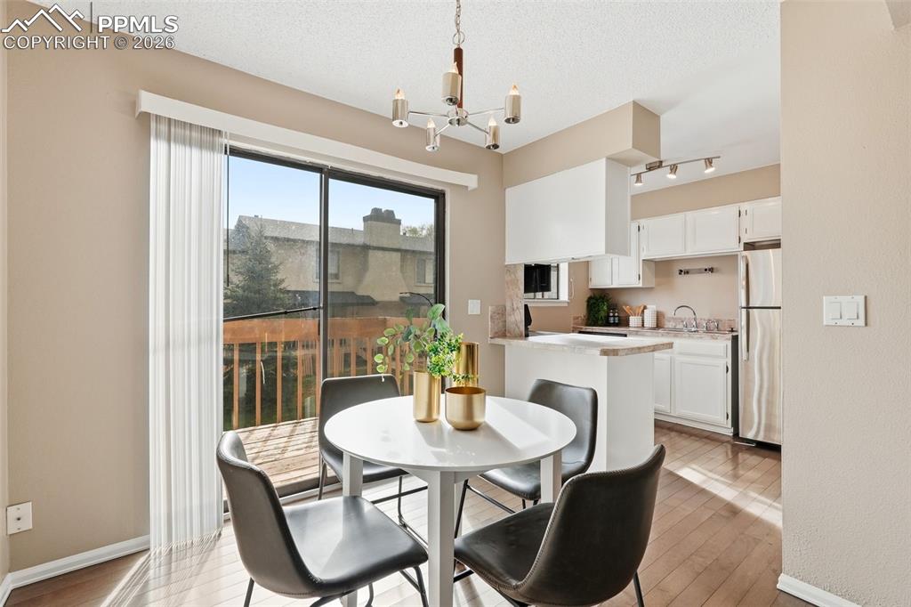 Image 6 of 33: Dining Area