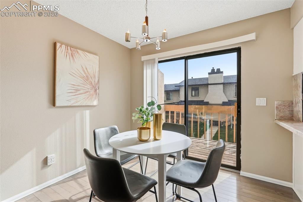 Image 8 of 33: Dining Area