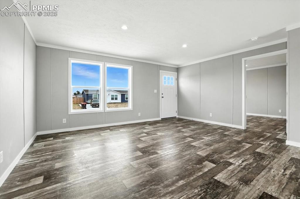 Image 10 of 18: Living Room