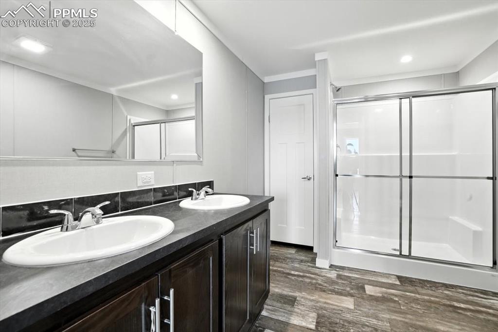 Image 11 of 18: Bathroom