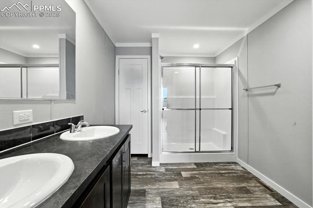 Image 12 of 18: Bathroom