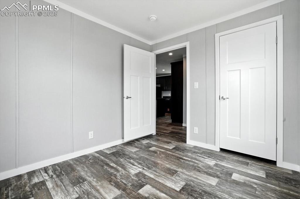 Image 16 of 18: Bedroom