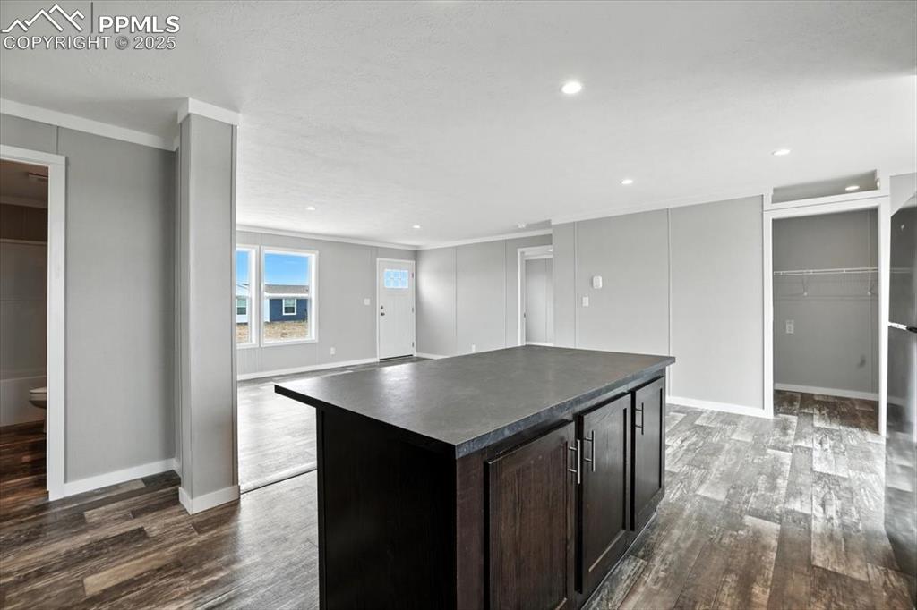 Image 8 of 18: Kitchen