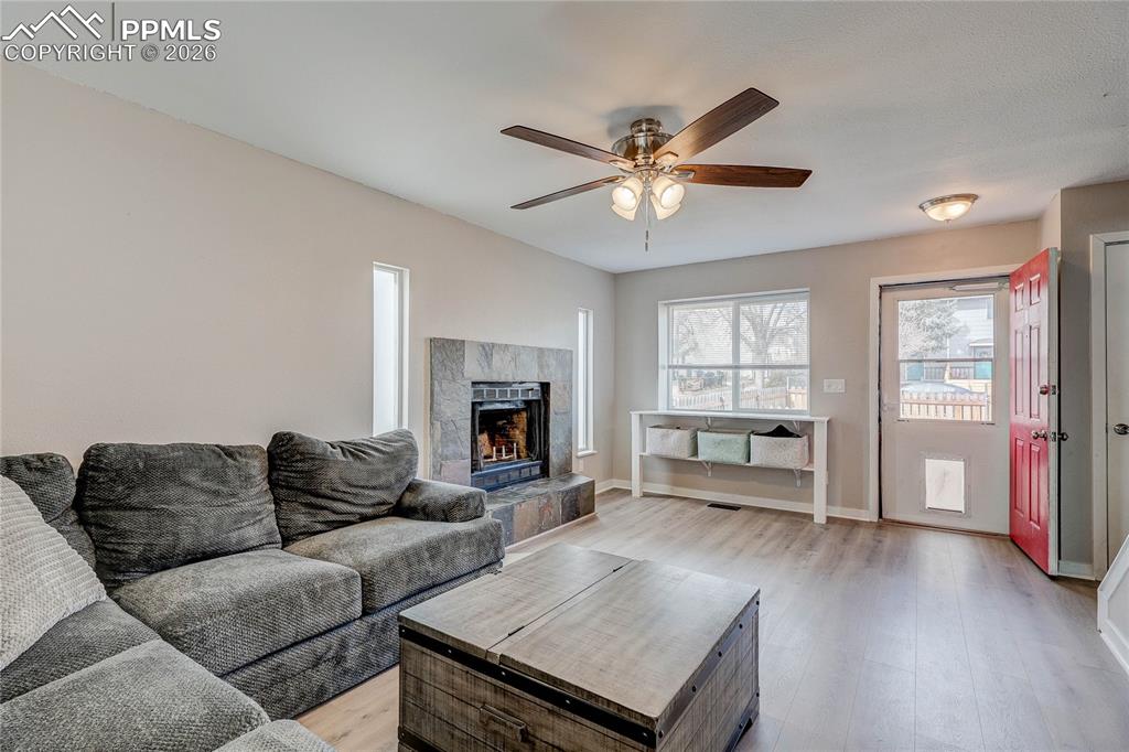 Image 2 of 32: Living Room