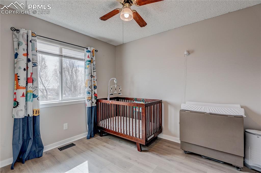 Image 20 of 32: Bedroom