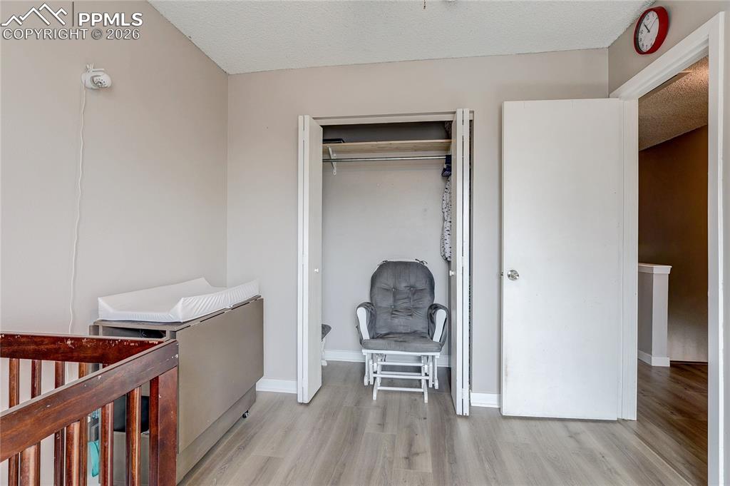 Image 21 of 32: Bedroom