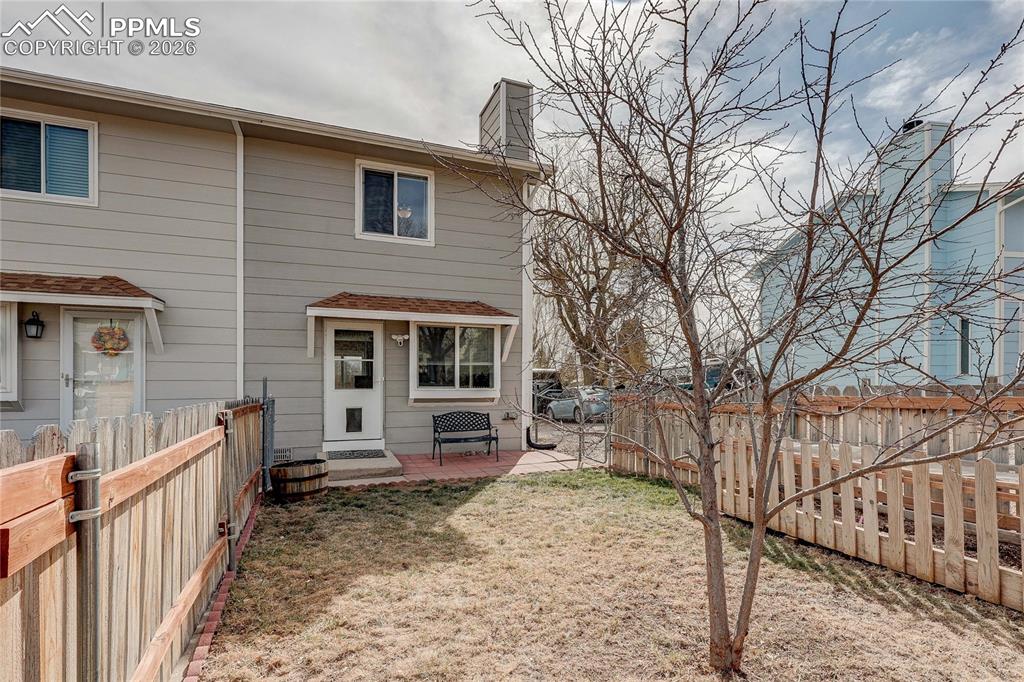 Image 28 of 32: Back of Structure