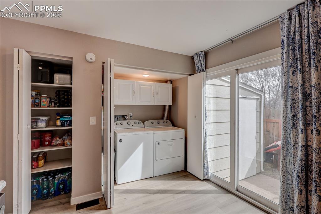 Image 7 of 32: Laundry