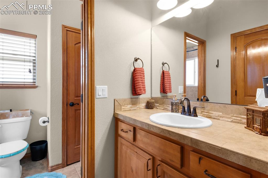Image 24 of 48: jack-n-jill bath