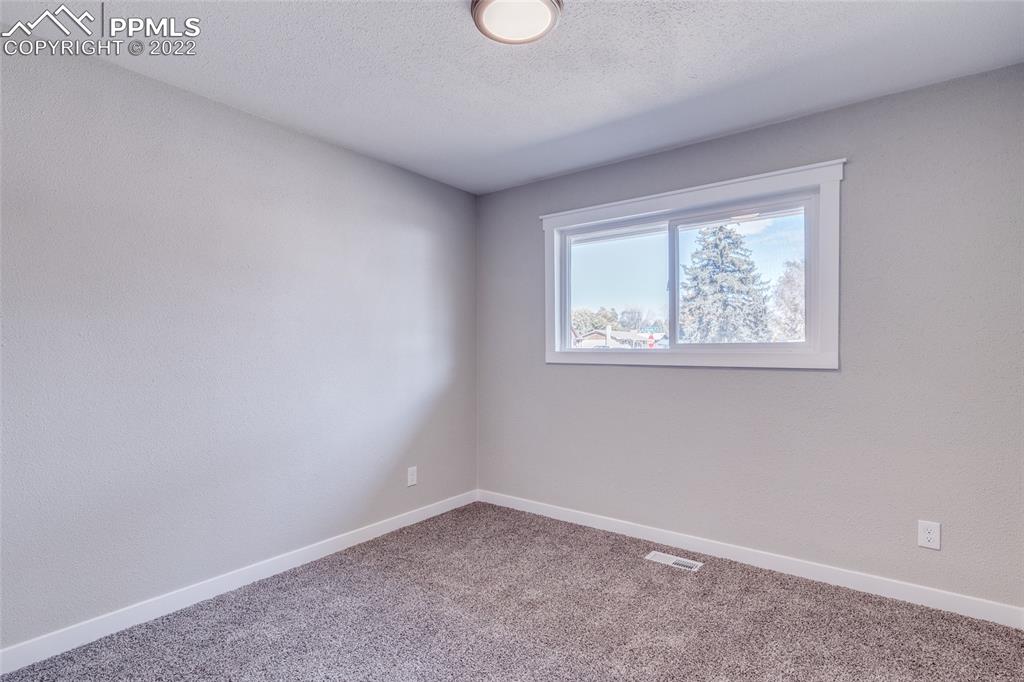 Listing 7901269, Image 16 of 36