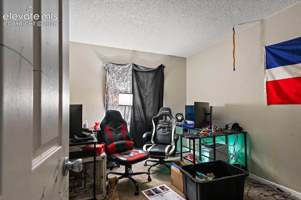 Image 12 of 16: Office