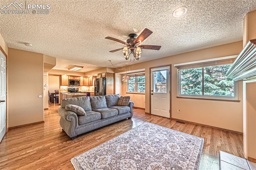 Image 16 of 49: Living Room