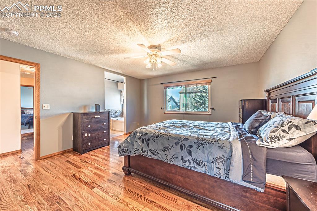 Image 20 of 49: Bedroom