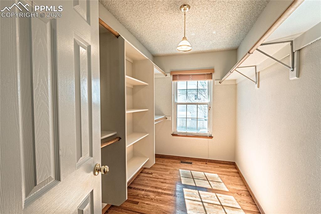 Image 25 of 49: Closet