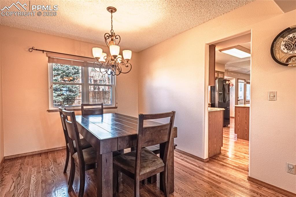 Image 9 of 49: Dining Area