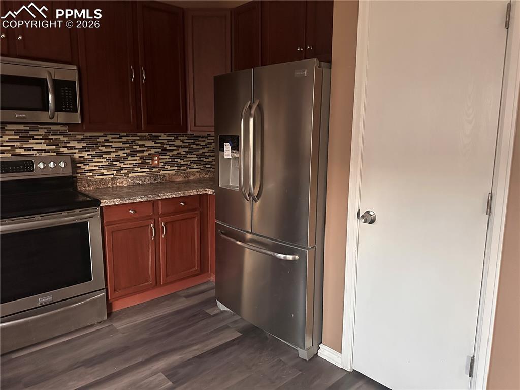 Image 11 of 33: Kitchen