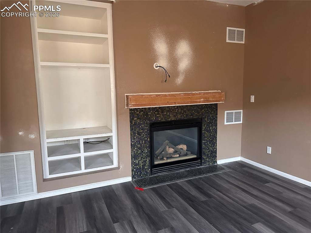 Image 13 of 33: Family Room