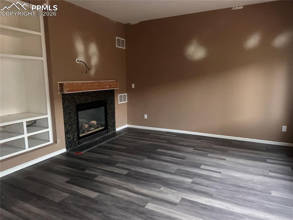 Image 14 of 33: Family Room